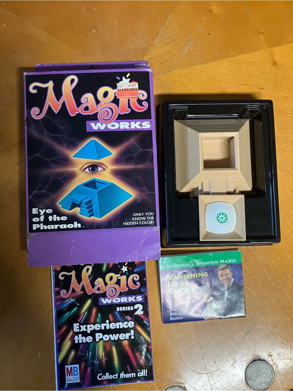 Magic Works "Eye of the Pharaoh" Pyramid Magic Set - Purple